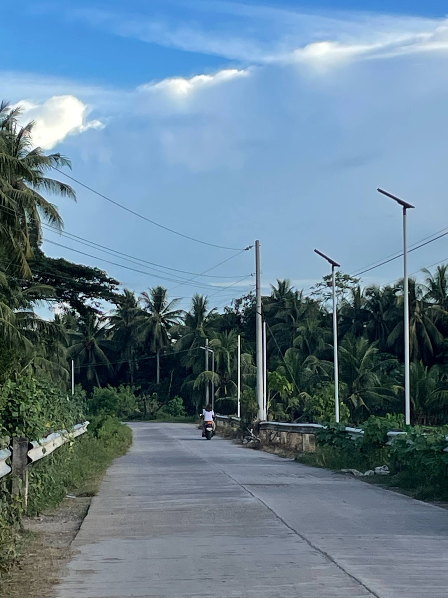 CCLAMP LD 100W All-in-One Solar Street Lights for Philippine Rural Roads